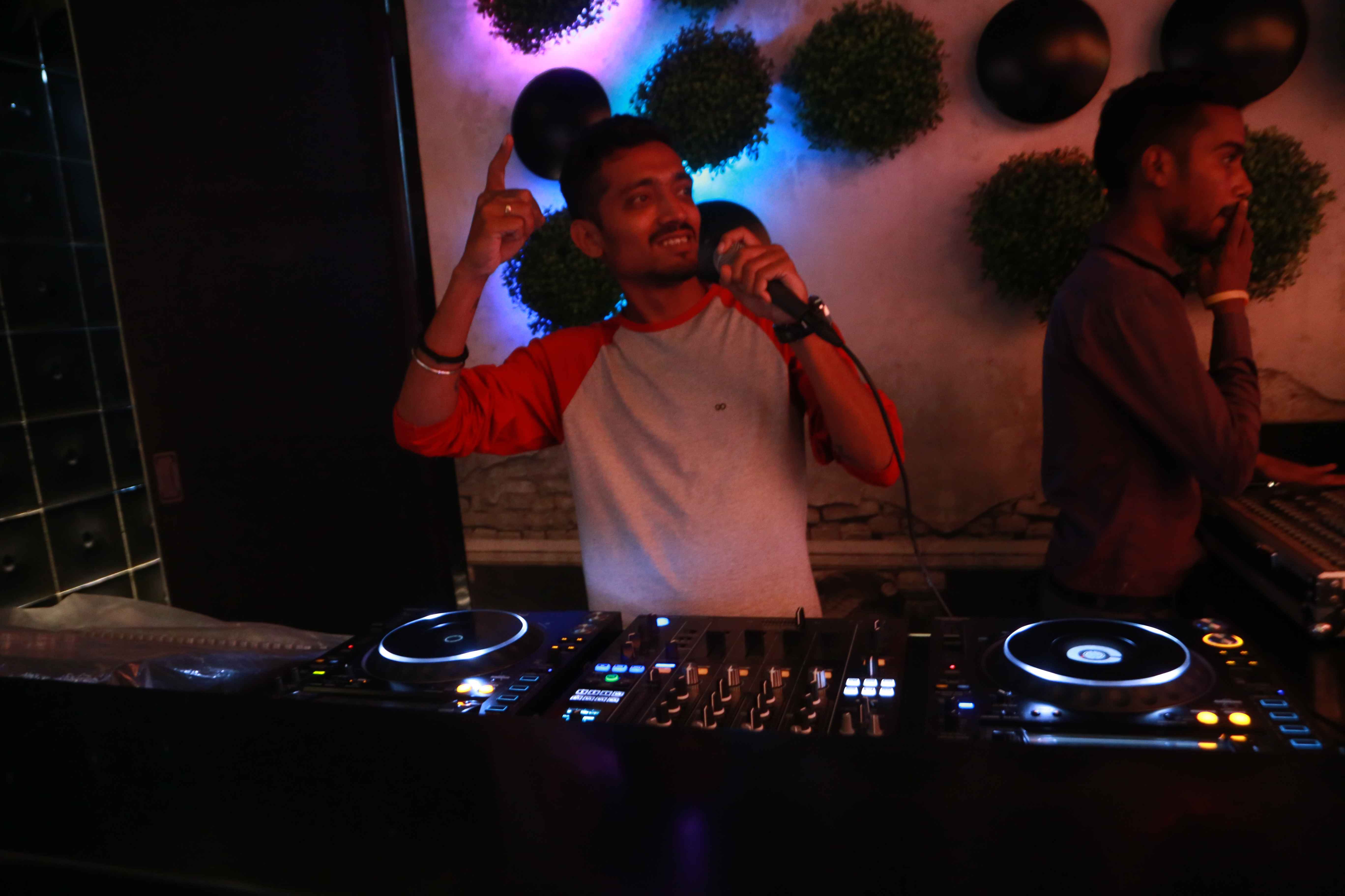 Live DJ Lounge Mira Road