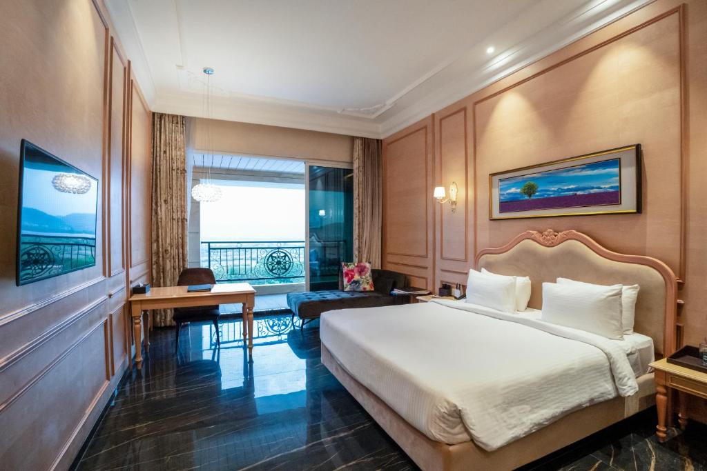 Hotel With Amenities in Mira Road